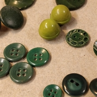 grønne blandede gamle knapper plastik genbrug